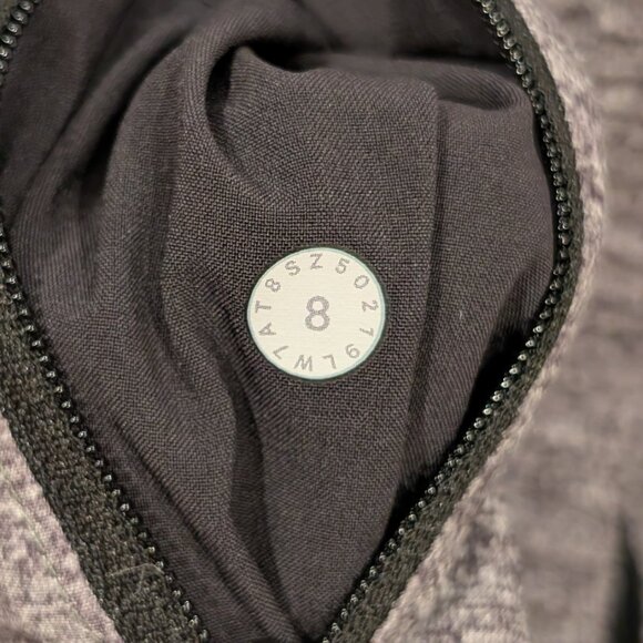 Lululemon Tracker Shorts V Women's Size 8 Black Heather Zip Pocket Running Gym - Picture 5 of 10